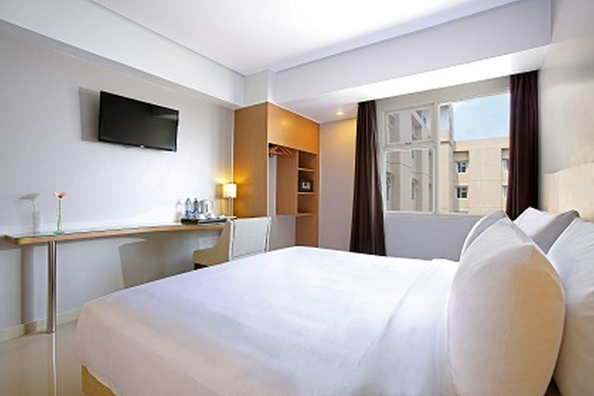 Hotel Santika Depok Exterior photo