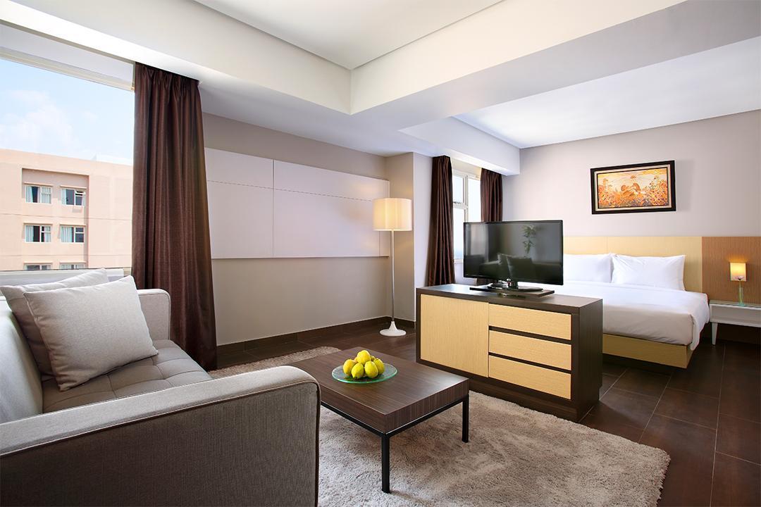 Hotel Santika Depok Exterior photo