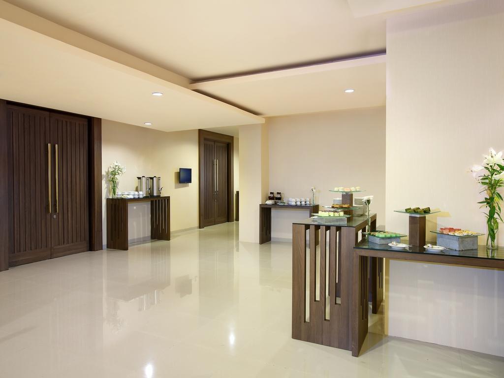 Hotel Santika Depok Exterior photo