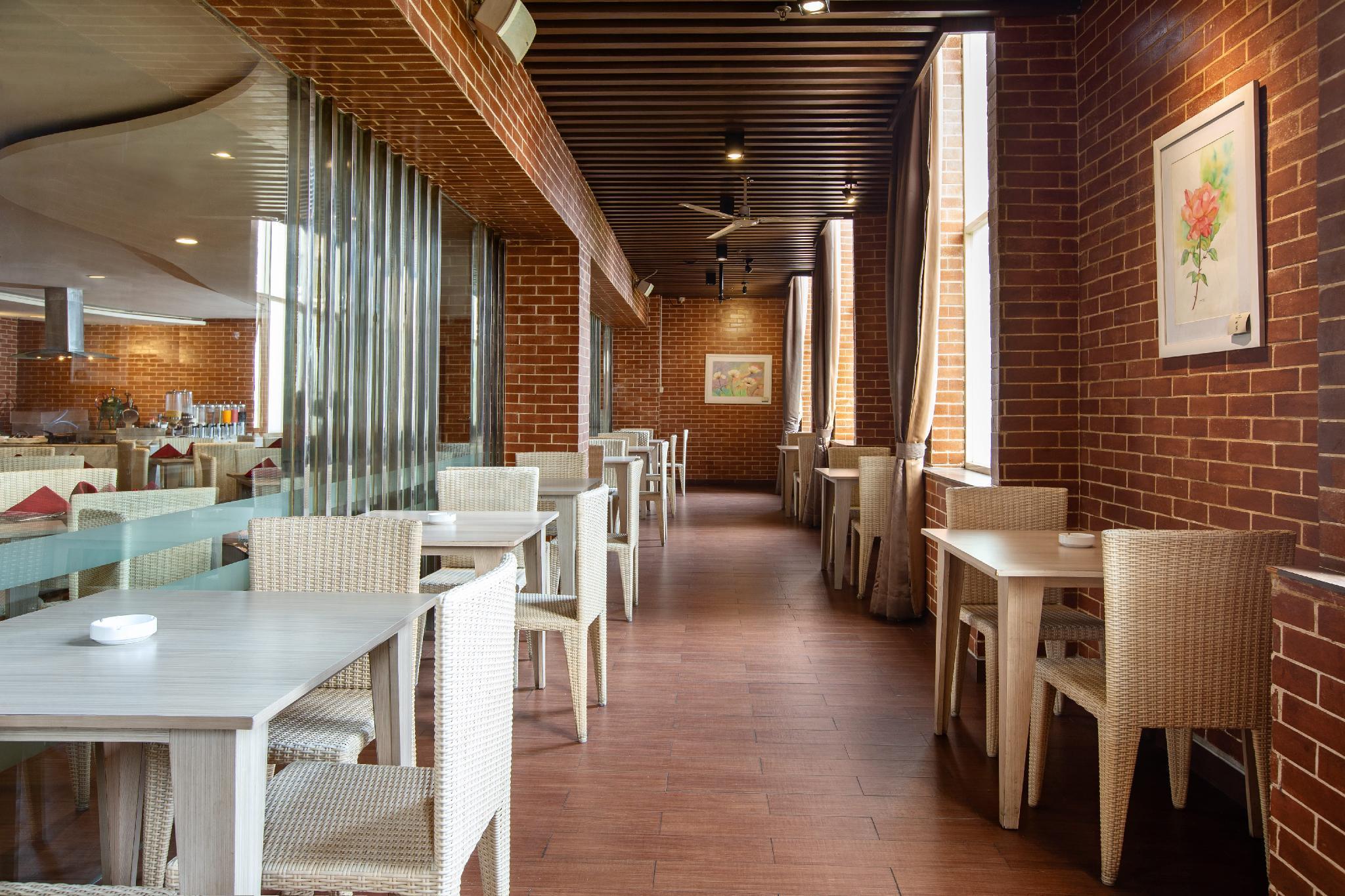 Hotel Santika Depok Exterior photo