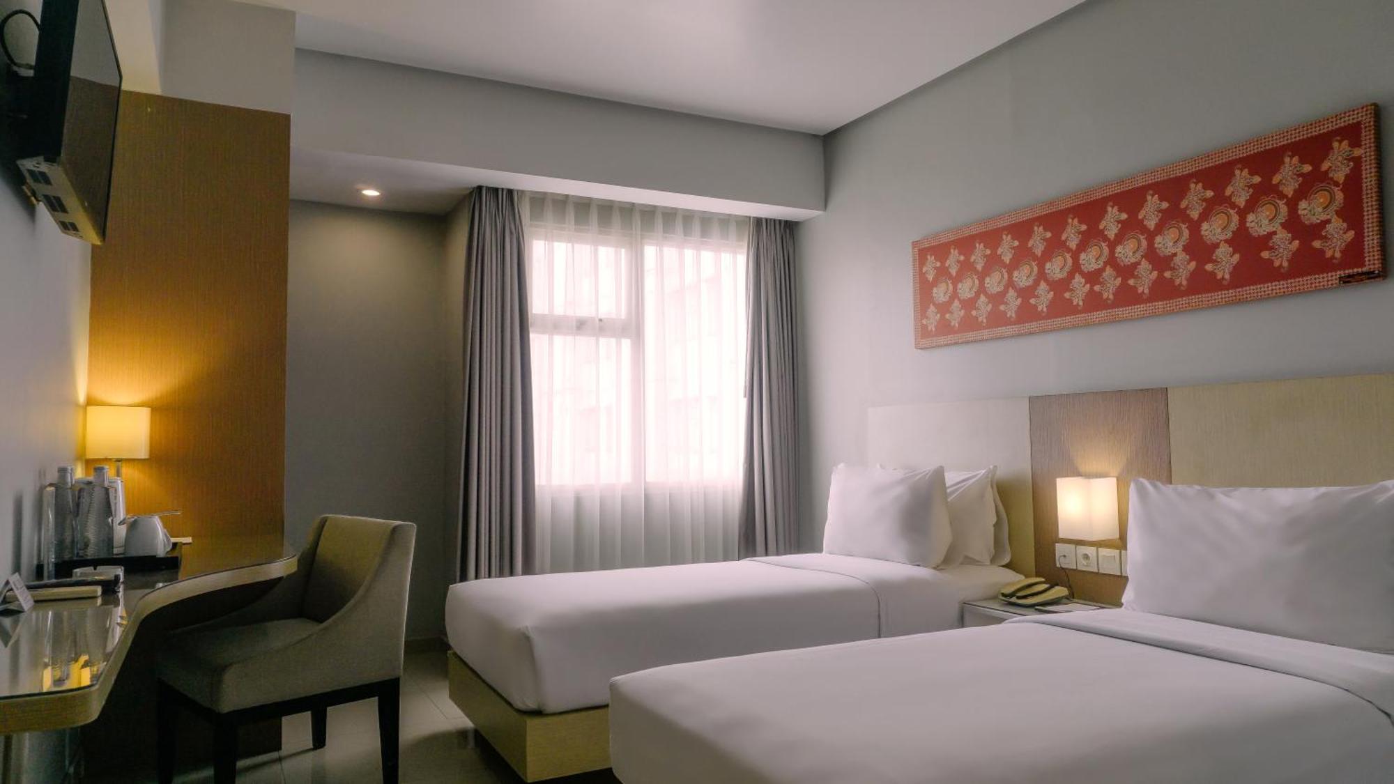 Hotel Santika Depok Exterior photo