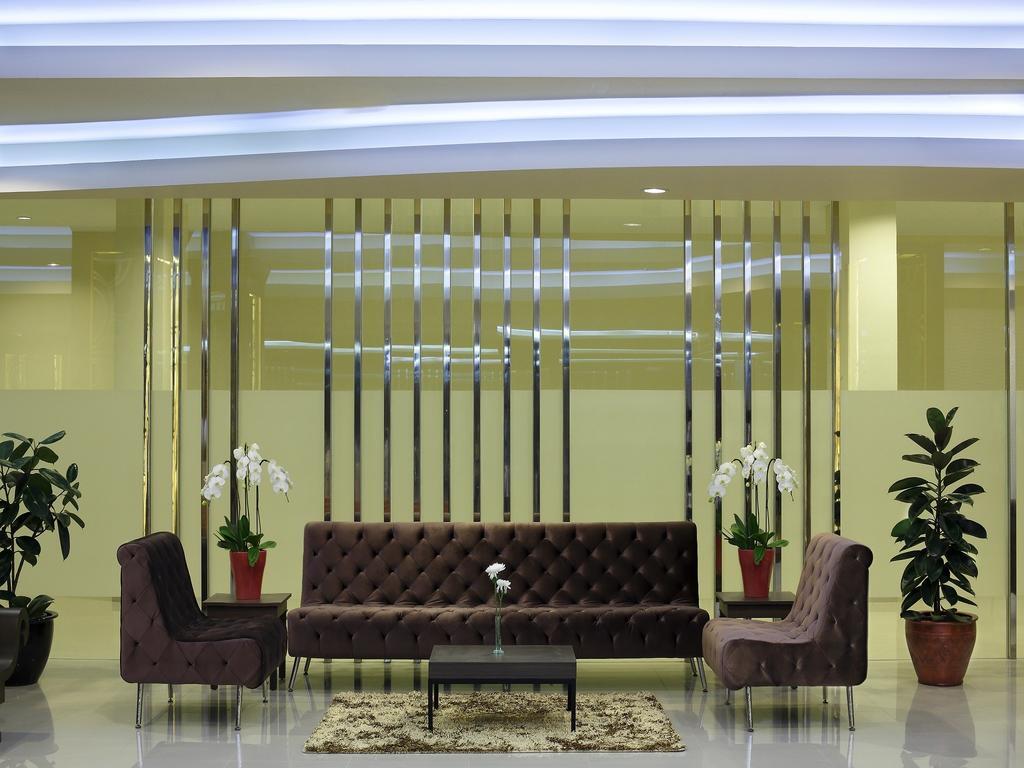 Hotel Santika Depok Exterior photo